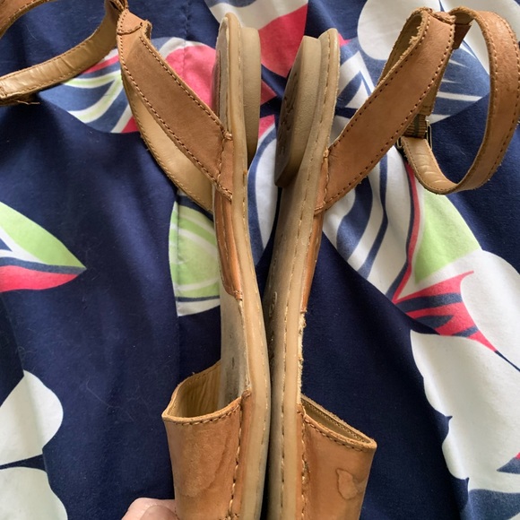 B.O.C. Woman’s tan leather straps sandals size 9 ** 4 for $ 25.00 ** - Picture 8 of 9